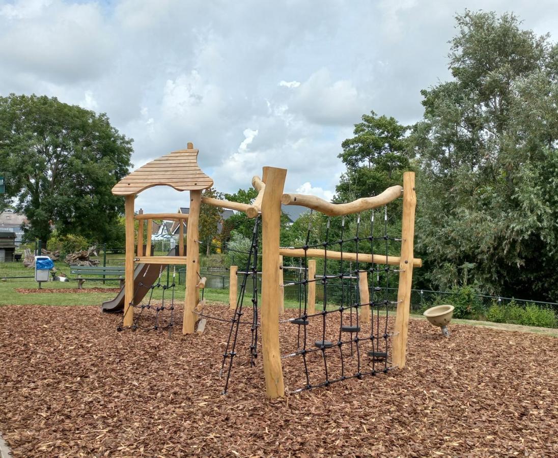 Huisje Britt Met Grote Tuin En Veel Privacy Dirkshorn 外观 照片