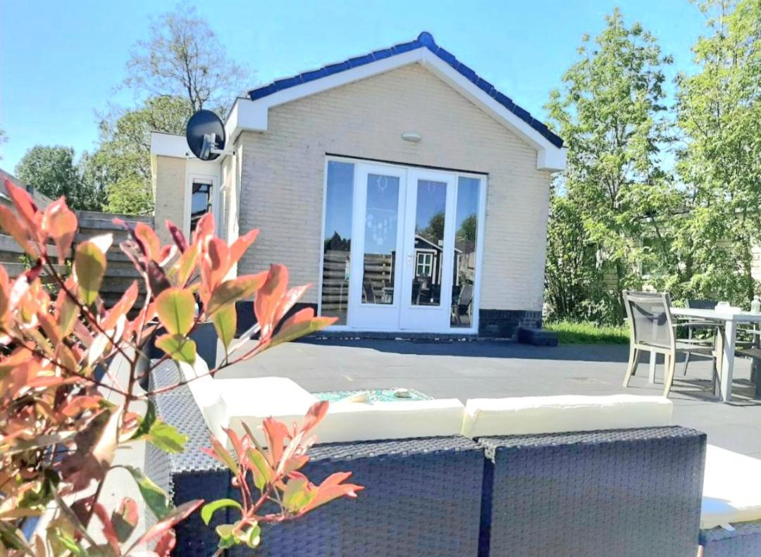 Huisje Britt Met Grote Tuin En Veel Privacy Dirkshorn 外观 照片